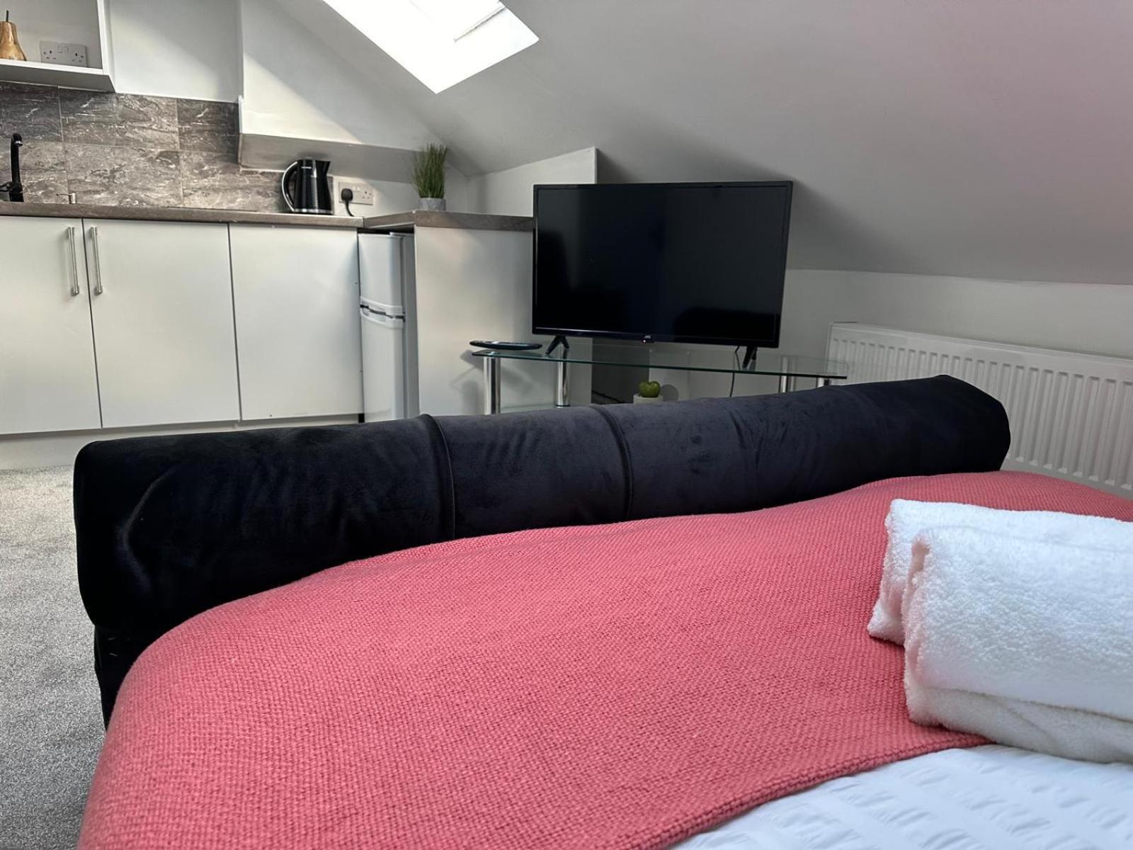 Shm Stays Ensuite Rooms Great For Long Term Stays & Short Stays 15 Min Drive To City Centre & Airport 5 Min Walk To Shops And Train Station 10 Mins To High Street Birmingham Room photo